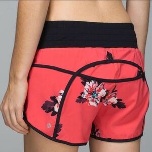 Lululemon Tracker Short II *4-way Stretch
Atomic Flower Parfait Pink size 6
